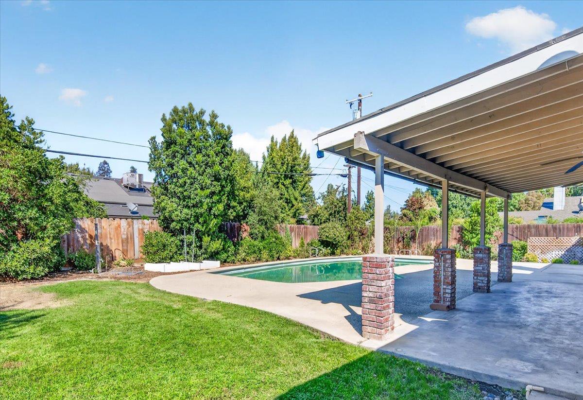 1634 W Morris Ave, Fresno, CA 93711