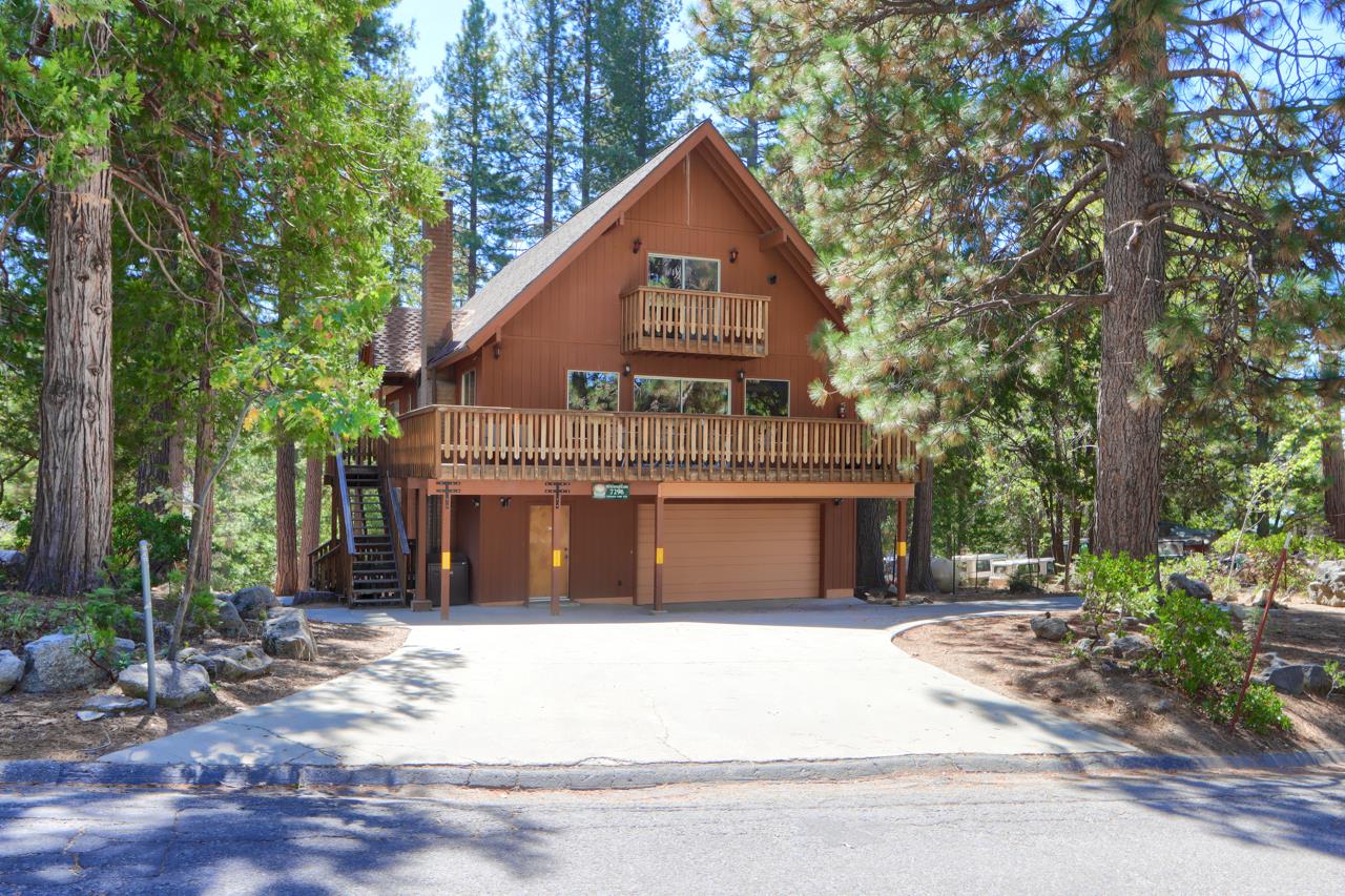 7296 Yosemite Park Way, Yosemite West, CA 95389