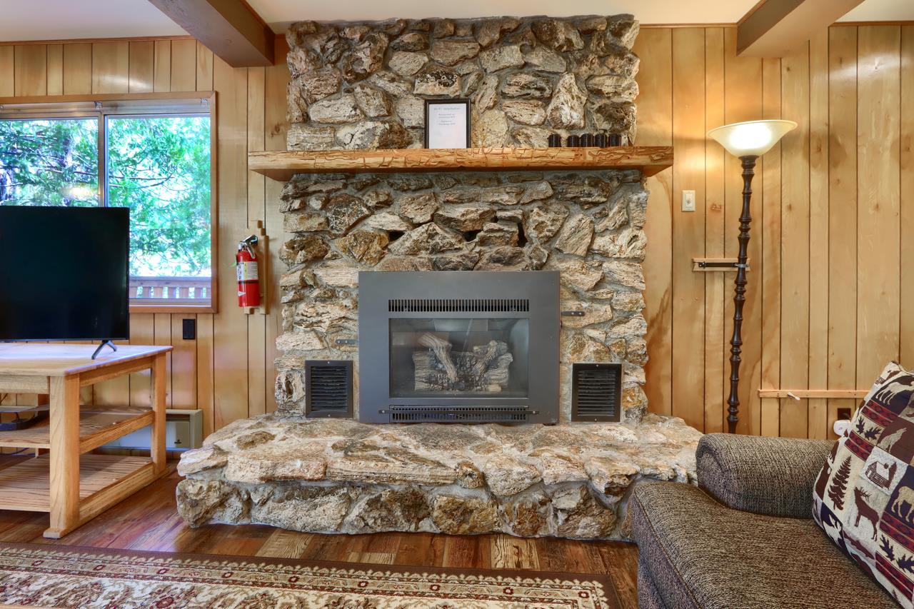 7296 Yosemite Park Way, Yosemite West, CA 95389