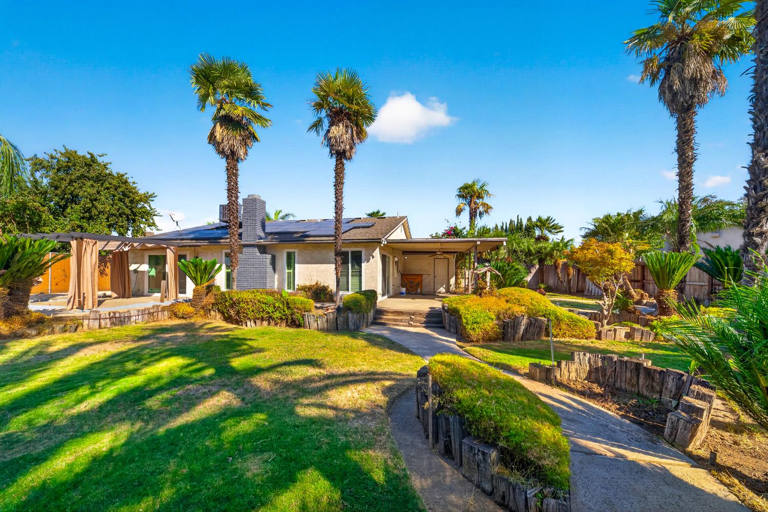 5752 E Iowa Ave, Fresno, CA 93727