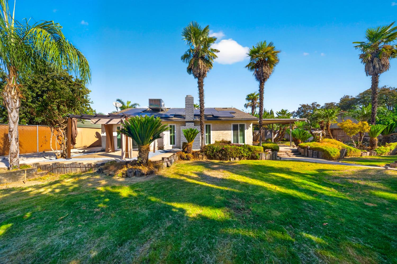 5752 E Iowa Ave, Fresno, CA 93727