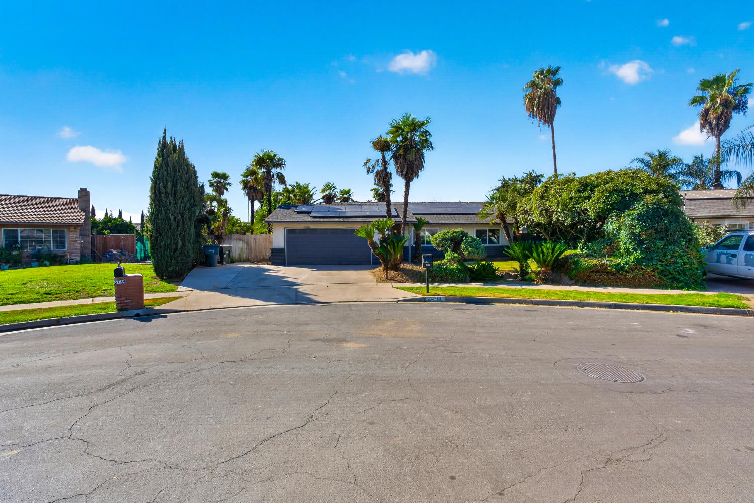 5752 E Iowa Ave, Fresno, CA 93727