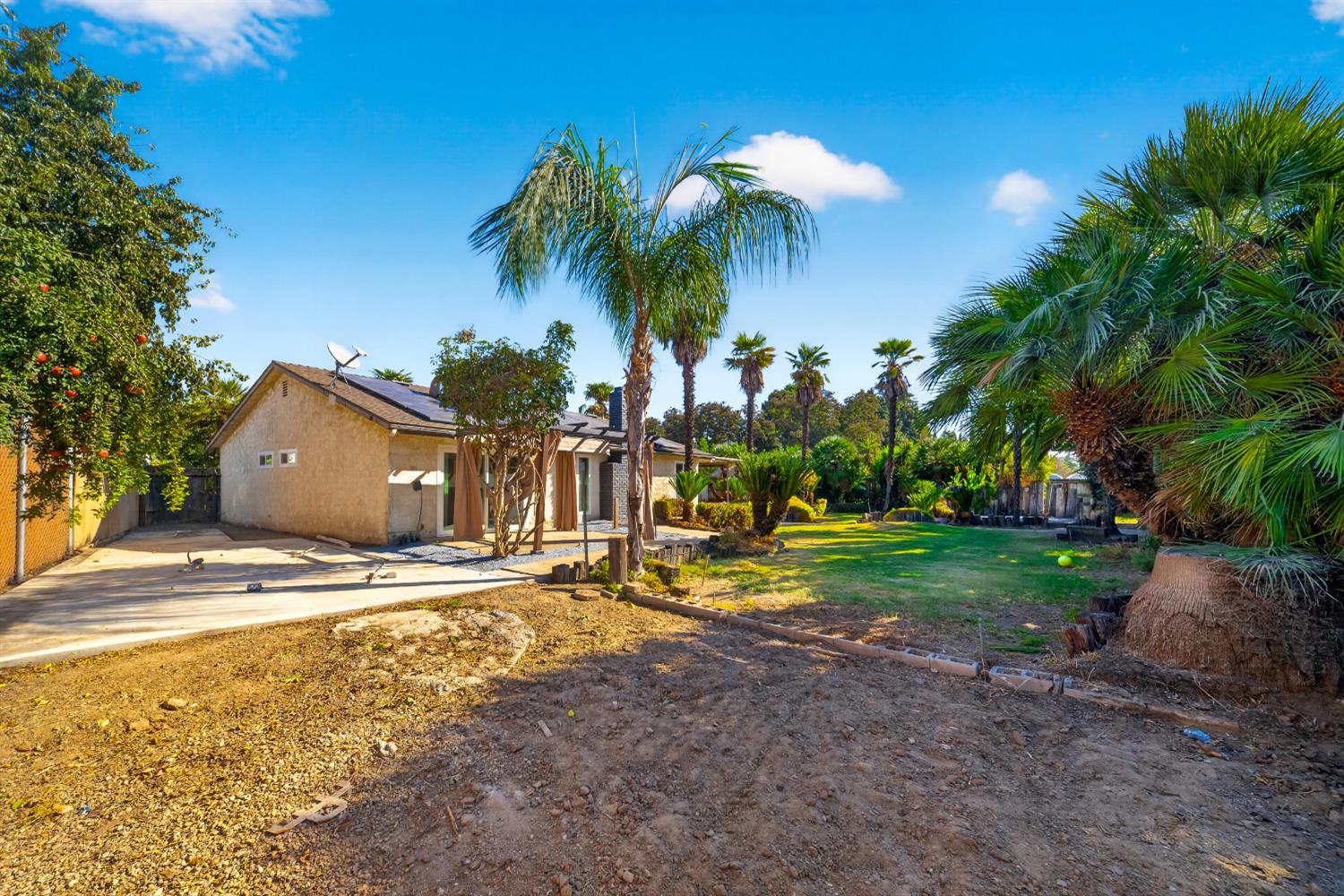 5752 E Iowa Ave, Fresno, CA 93727