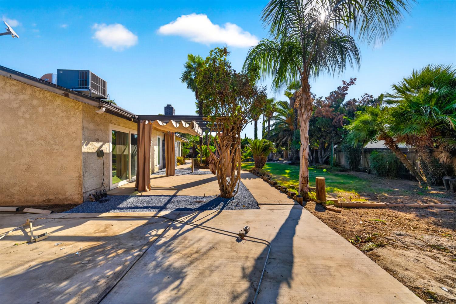 5752 E Iowa Ave, Fresno, CA 93727
