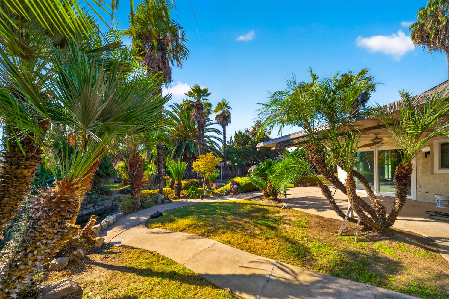 5752 E Iowa Ave, Fresno, CA 93727