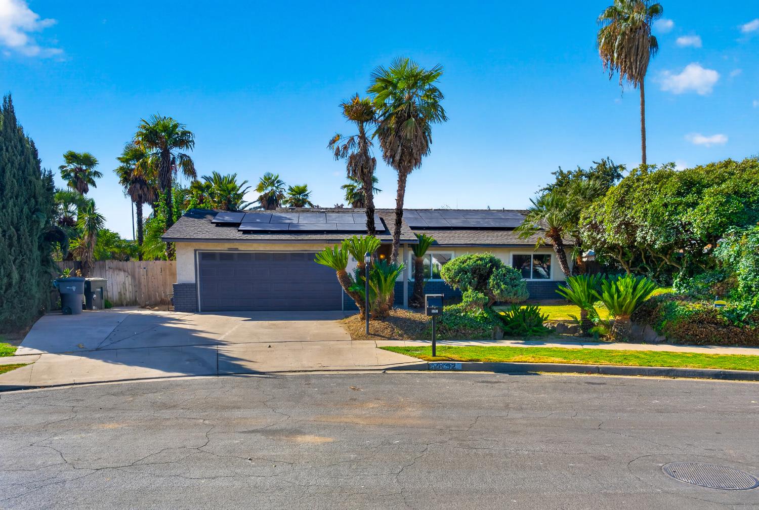 5752 E Iowa Ave, Fresno, CA 93727