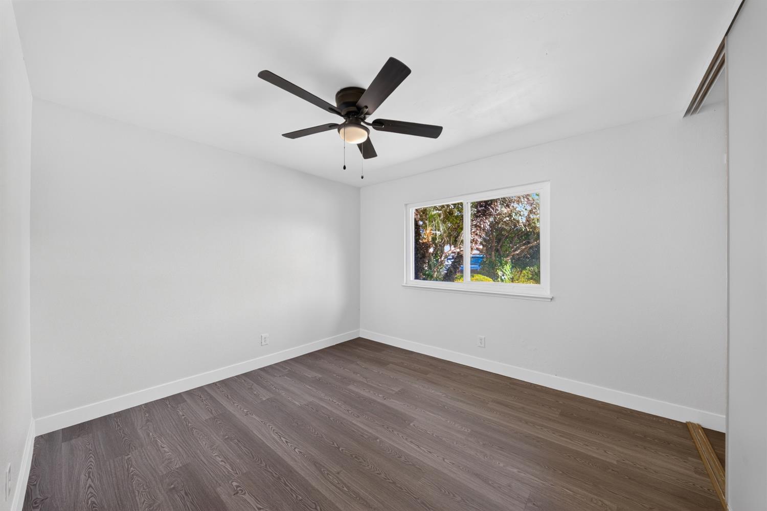 5752 E Iowa Ave, Fresno, CA 93727