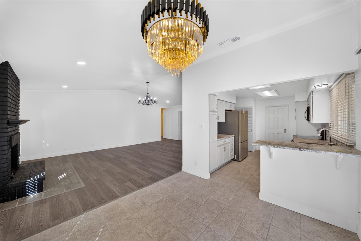 5752 E Iowa Ave, Fresno, CA 93727