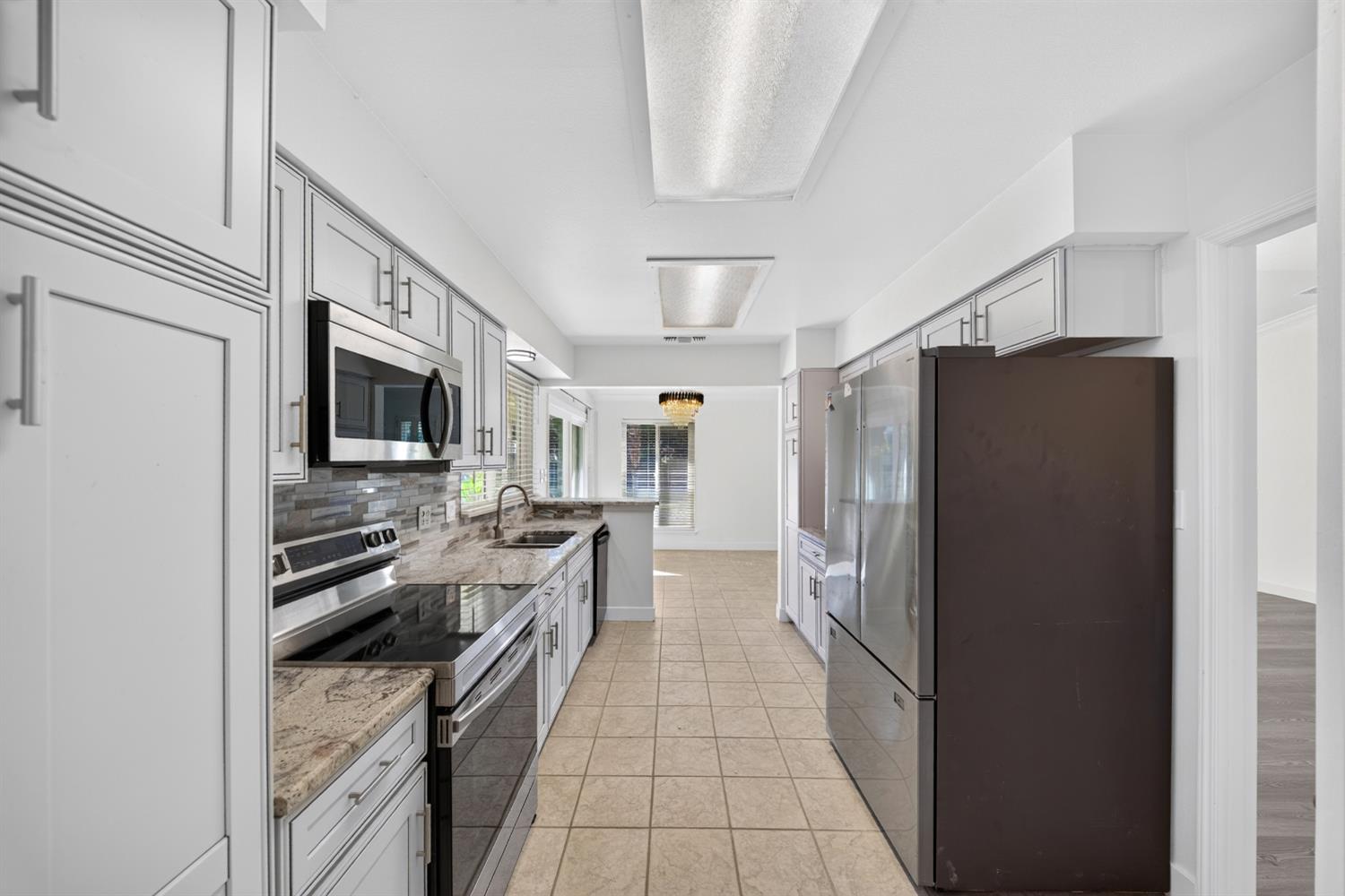 5752 E Iowa Ave, Fresno, CA 93727