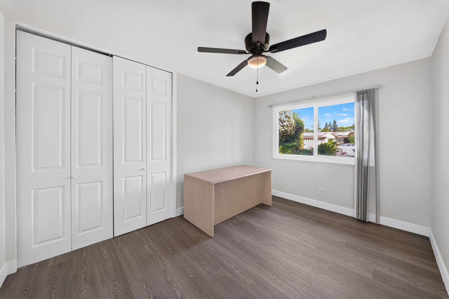 5752 E Iowa Ave, Fresno, CA 93727