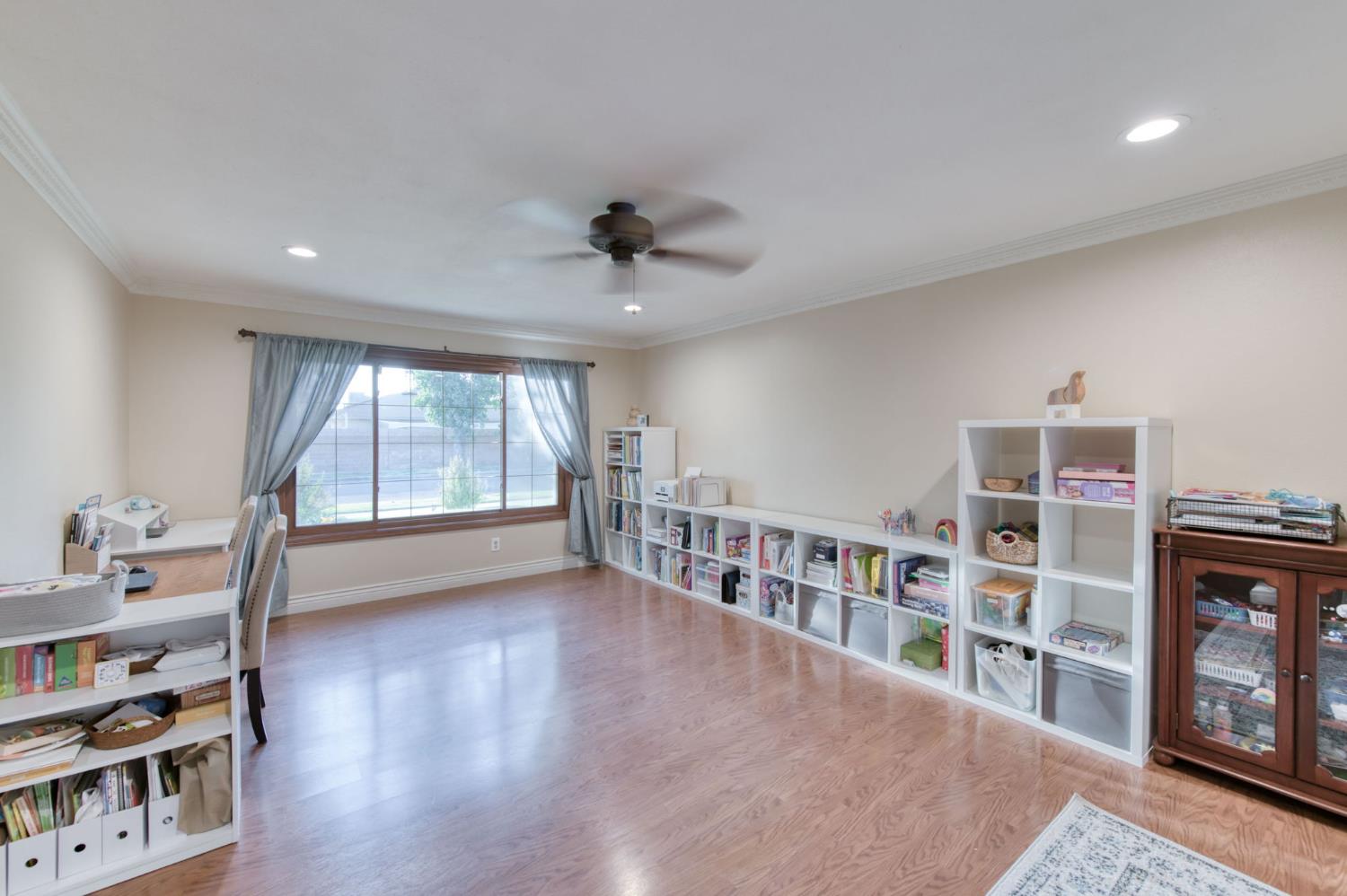 6736 N Thorne Ave, Fresno, CA 93711