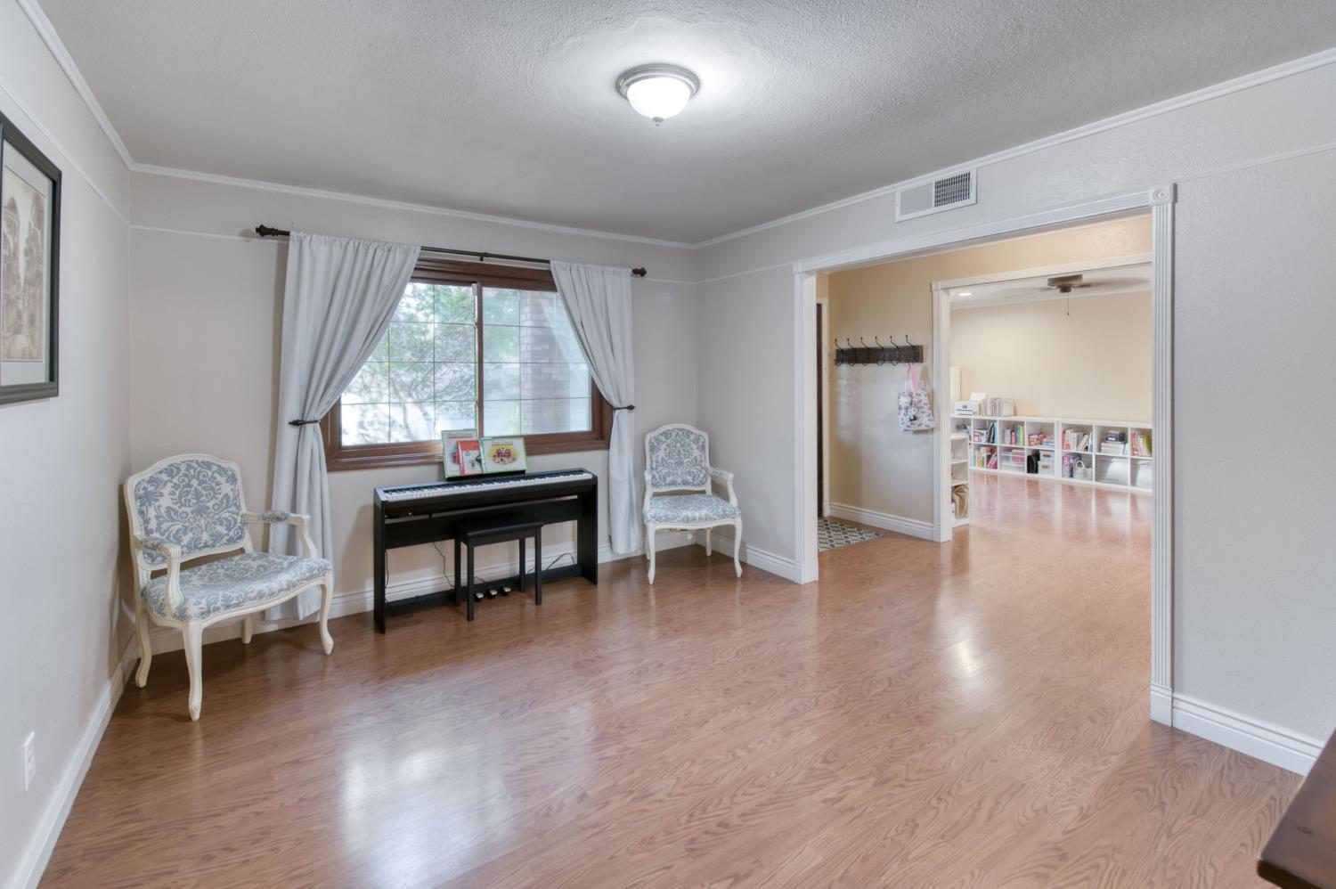 6736 N Thorne Ave, Fresno, CA 93711