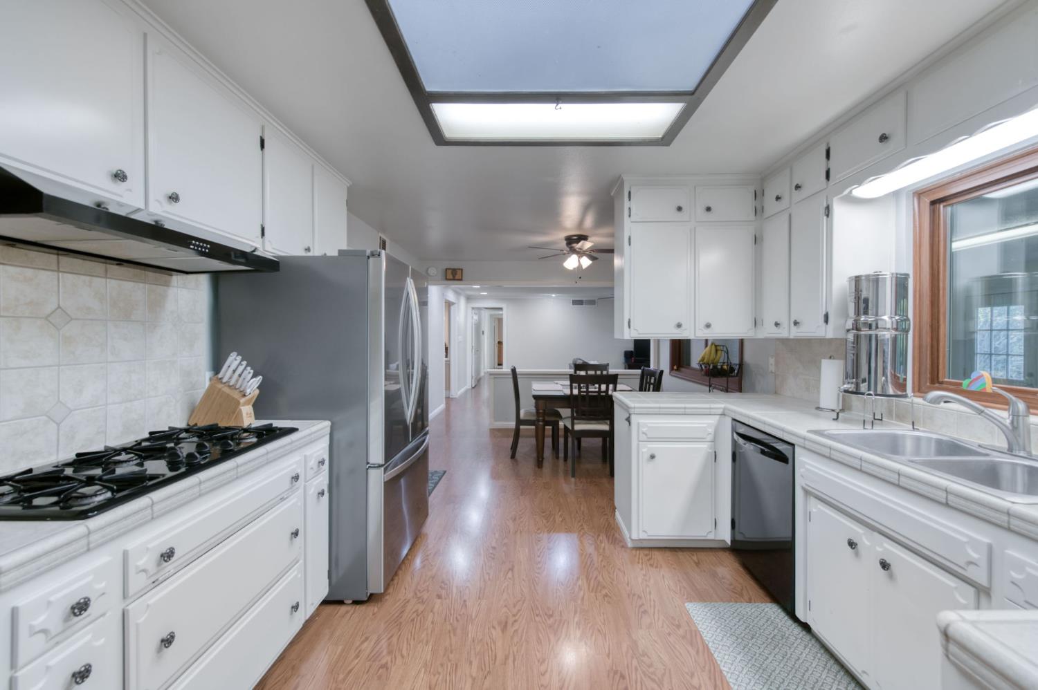 6736 N Thorne Ave, Fresno, CA 93711