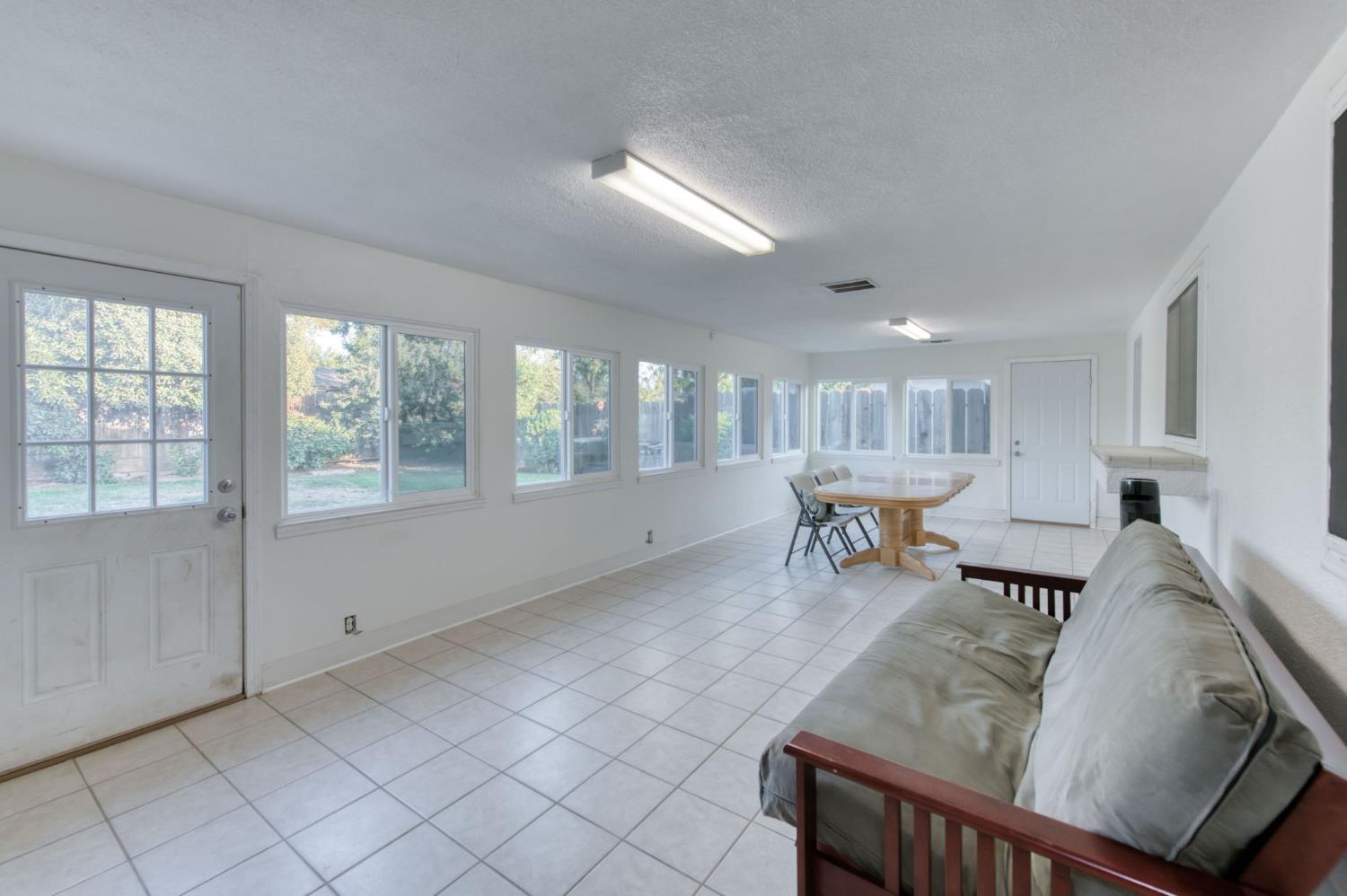 6736 N Thorne Ave, Fresno, CA 93711