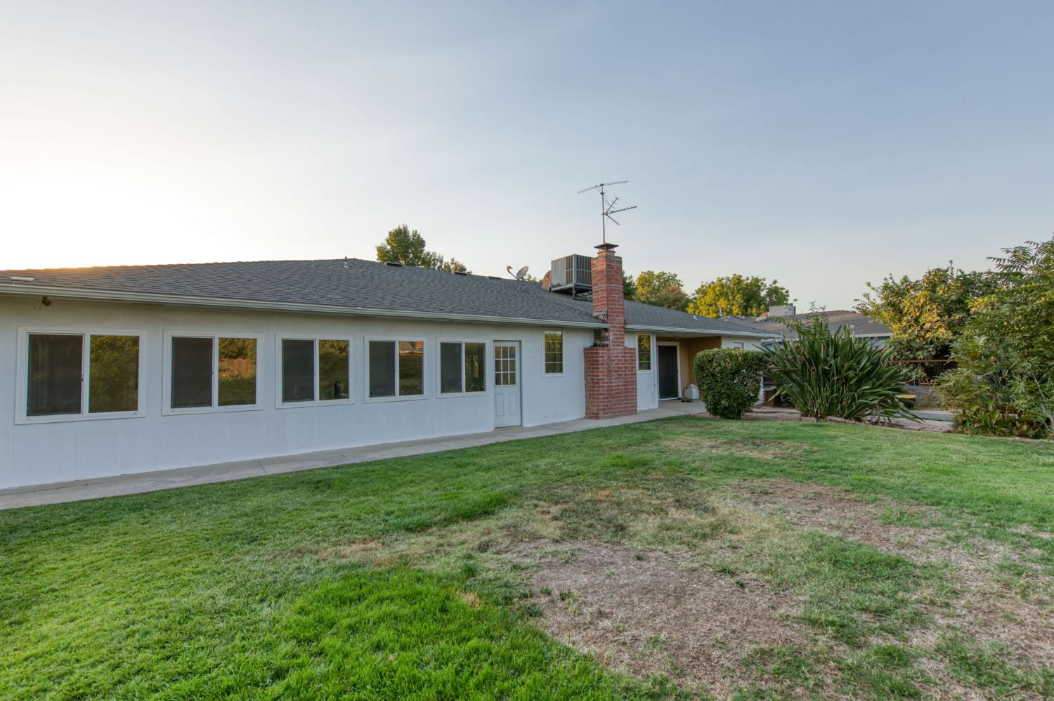 6736 N Thorne Ave, Fresno, CA 93711