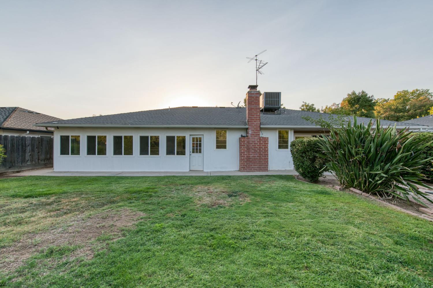 6736 N Thorne Ave, Fresno, CA 93711