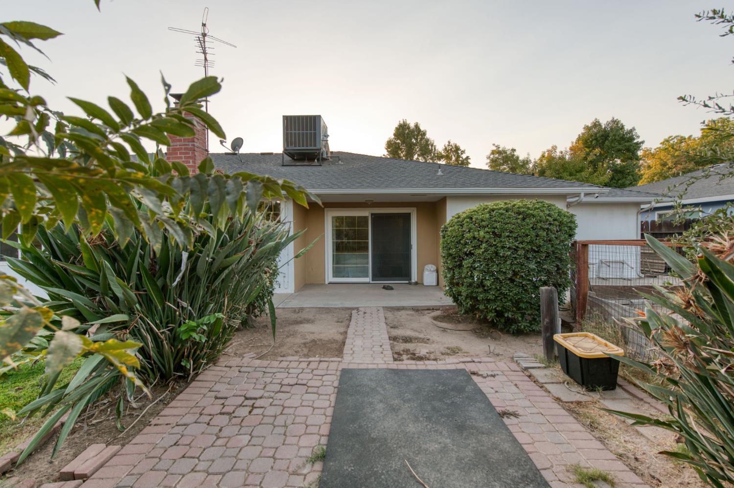 6736 N Thorne Ave, Fresno, CA 93711