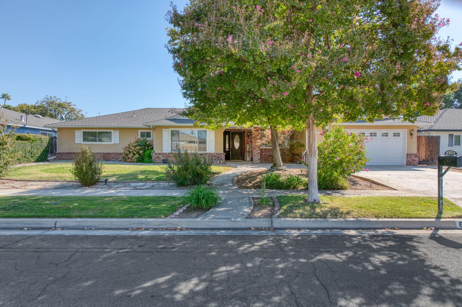 6736 N Thorne Ave, Fresno, CA 93711