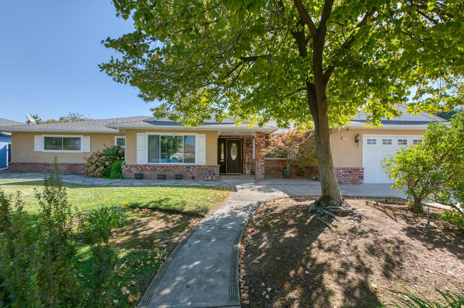 6736 N Thorne Ave, Fresno, CA 93711