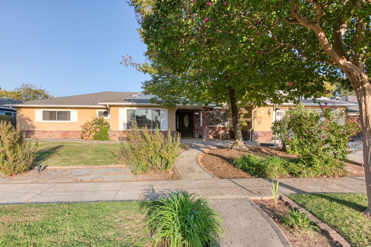 6736 N Thorne Ave, Fresno, CA 93711