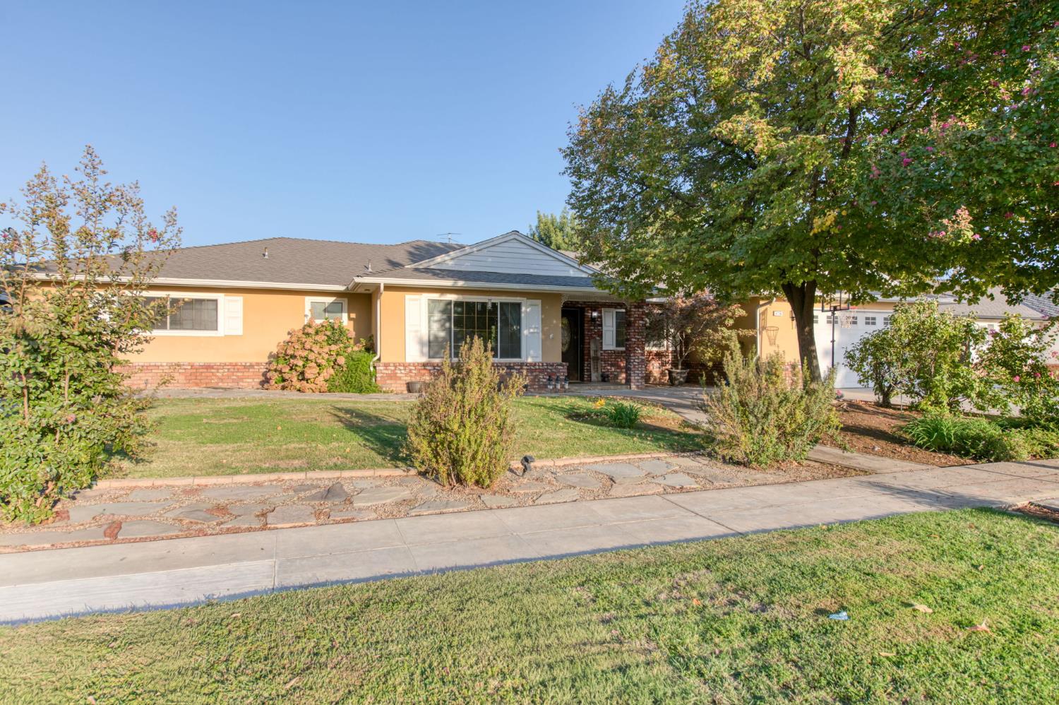 6736 N Thorne Ave, Fresno, CA 93711