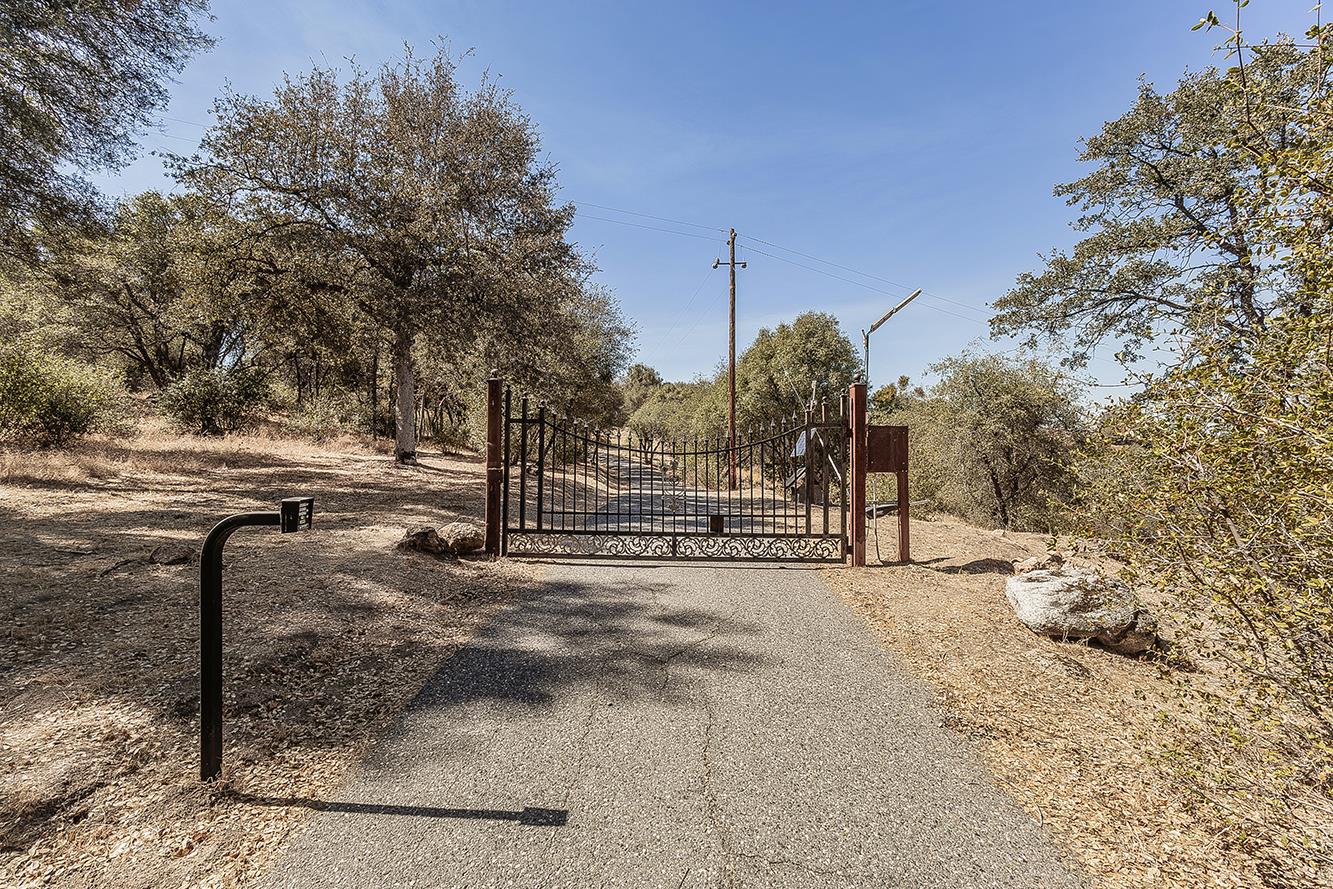 35085 Auberry (Comstock) Rd, Auberry, CA 93602