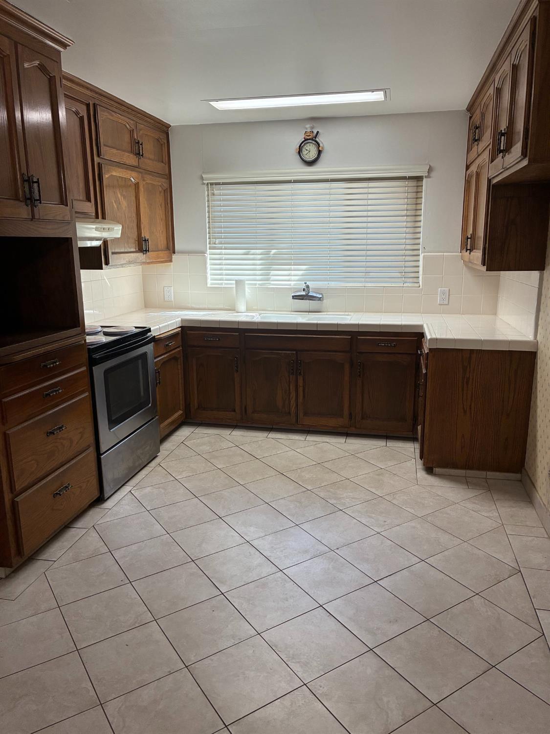 3845 E Andrews, Fresno, CA 93726