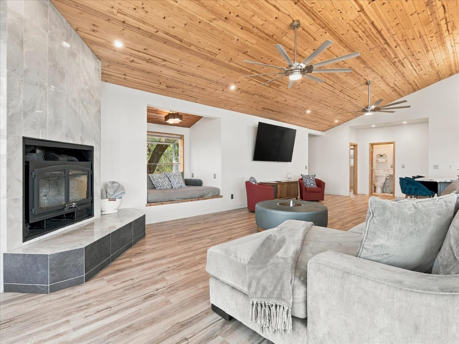 51571 Coyote Ridge Rd, Oakhurst, CA 93644