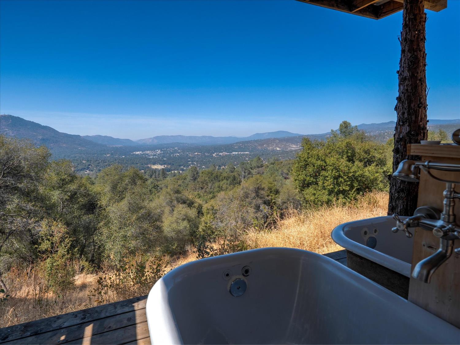 51571 Coyote Ridge Rd, Oakhurst, CA 93644