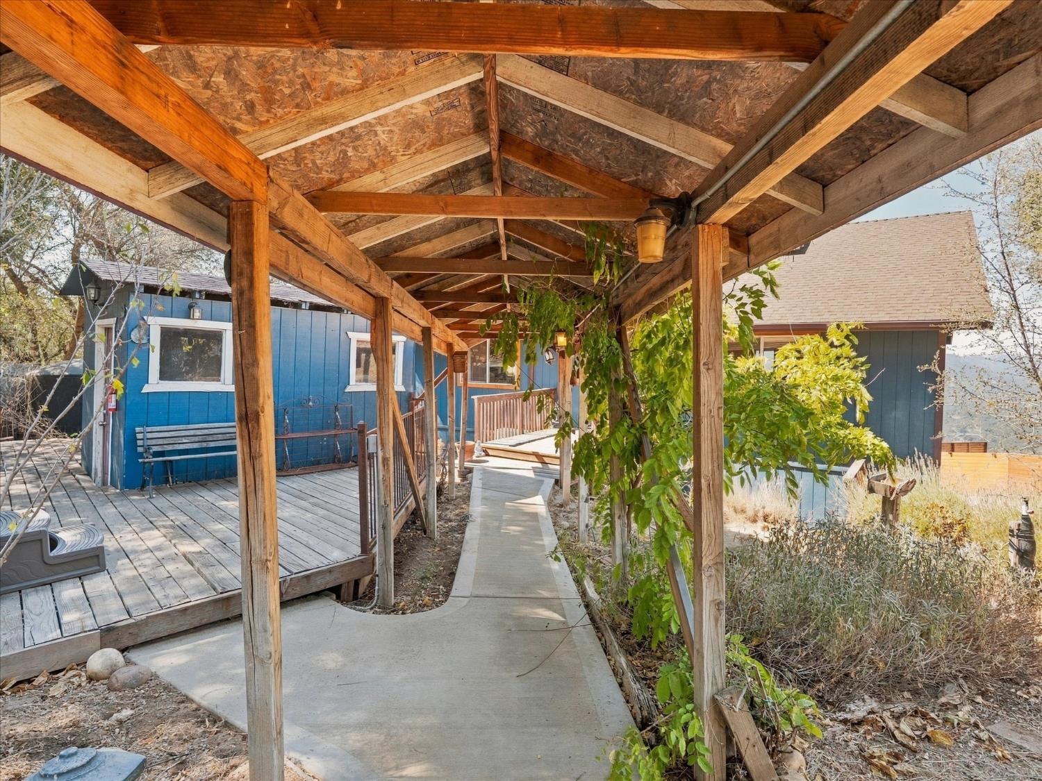 51571 Coyote Ridge Rd, Oakhurst, CA 93644