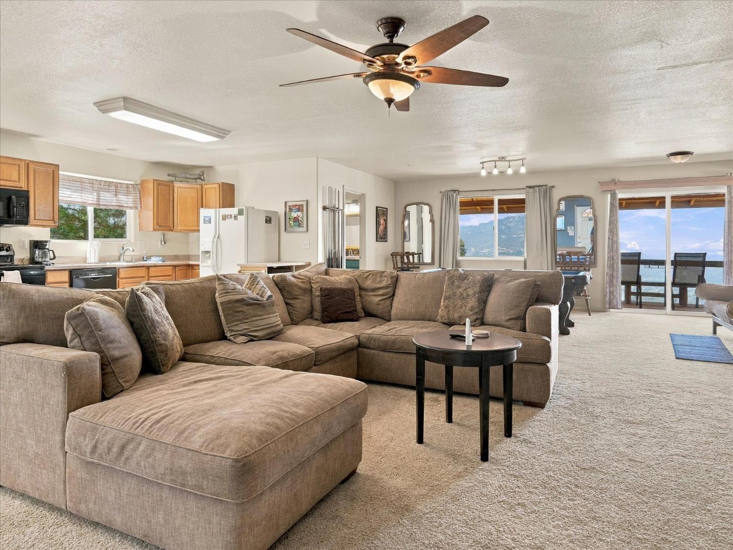 51571 Coyote Ridge Rd, Oakhurst, CA 93644