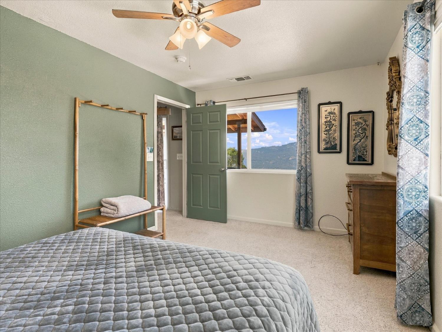 51571 Coyote Ridge Rd, Oakhurst, CA 93644