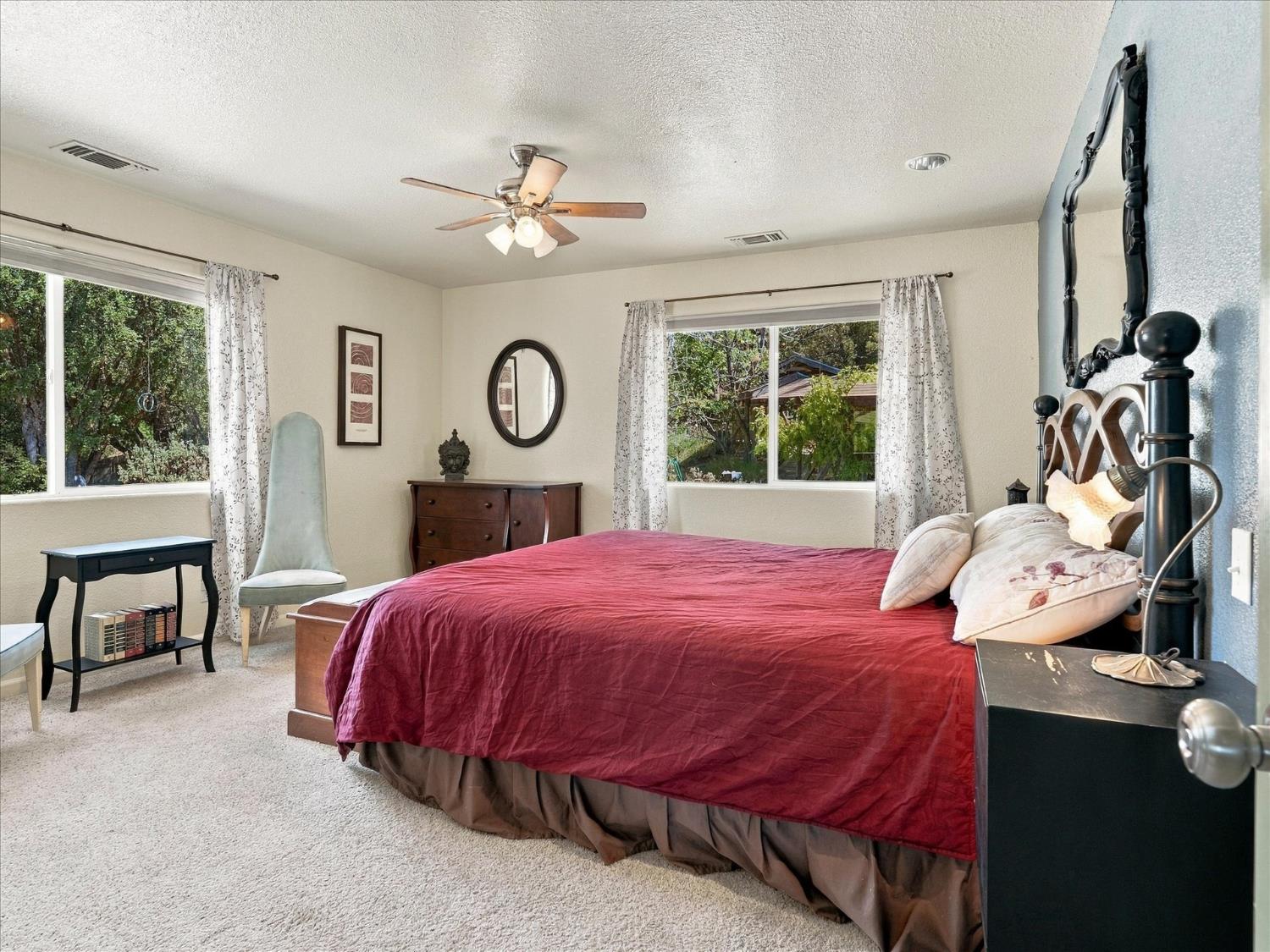51571 Coyote Ridge Rd, Oakhurst, CA 93644