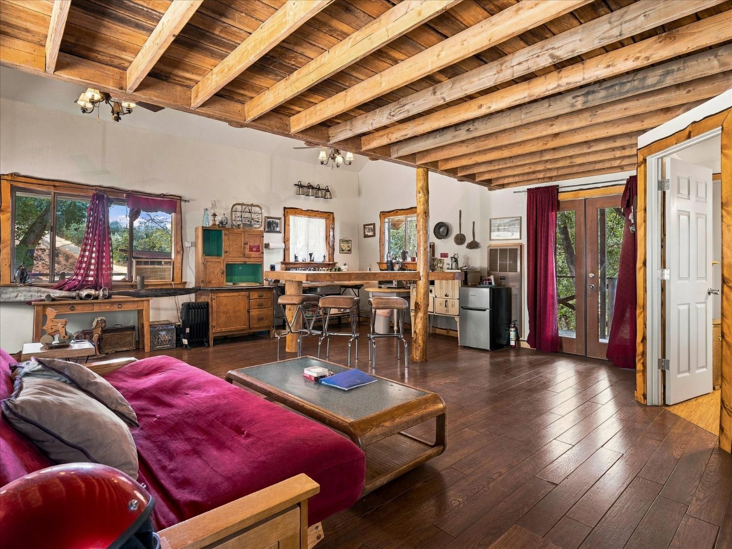 51571 Coyote Ridge Rd, Oakhurst, CA 93644