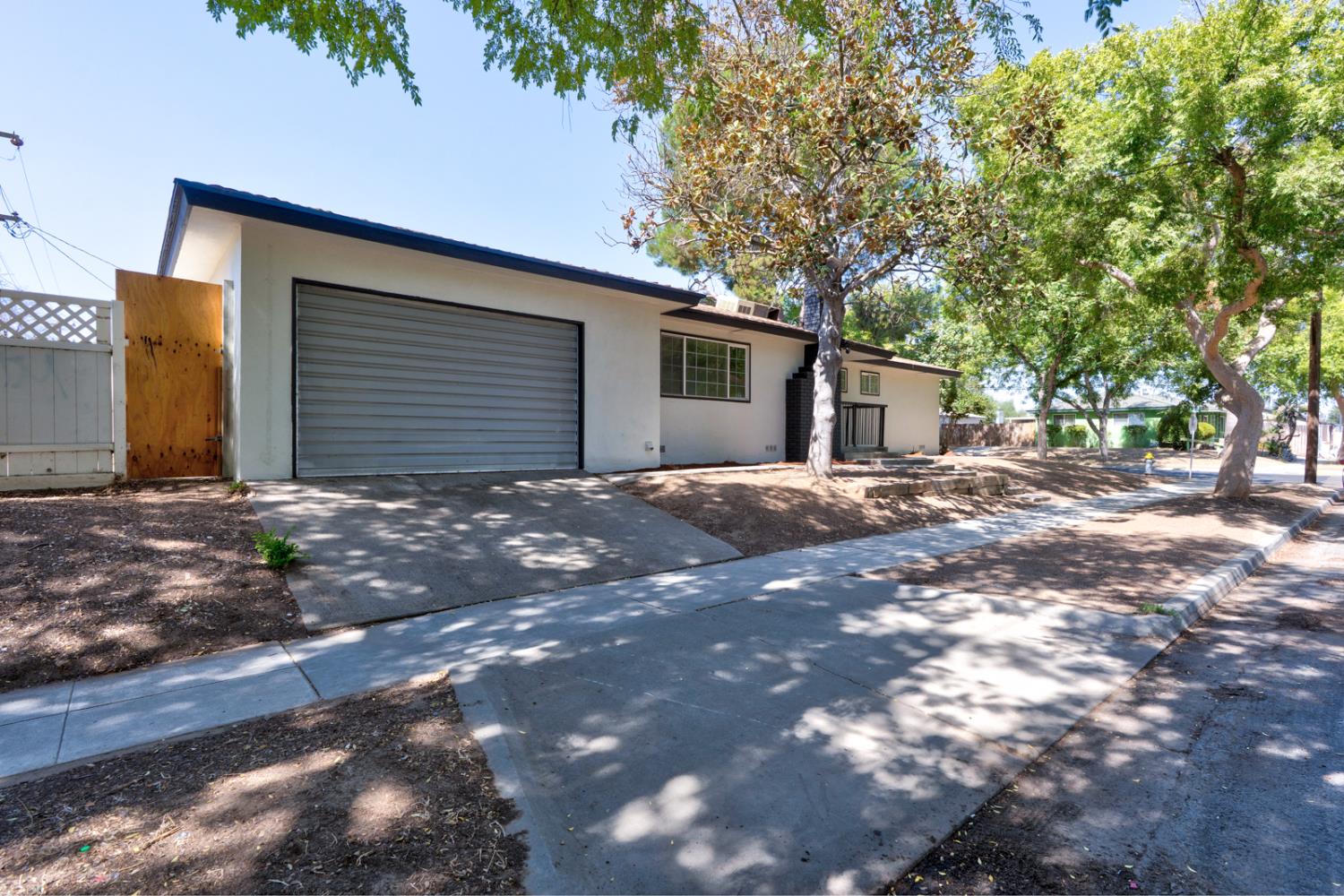 3655 N Lafayette, Fresno, CA 93705