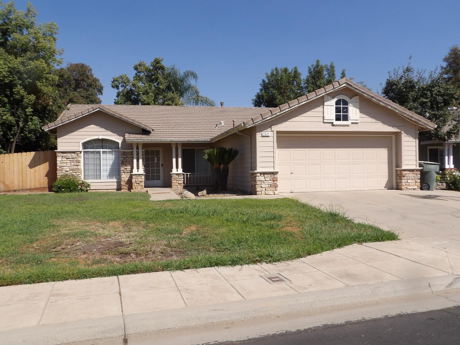 2837 Beverly Ave, Clovis, CA 93611