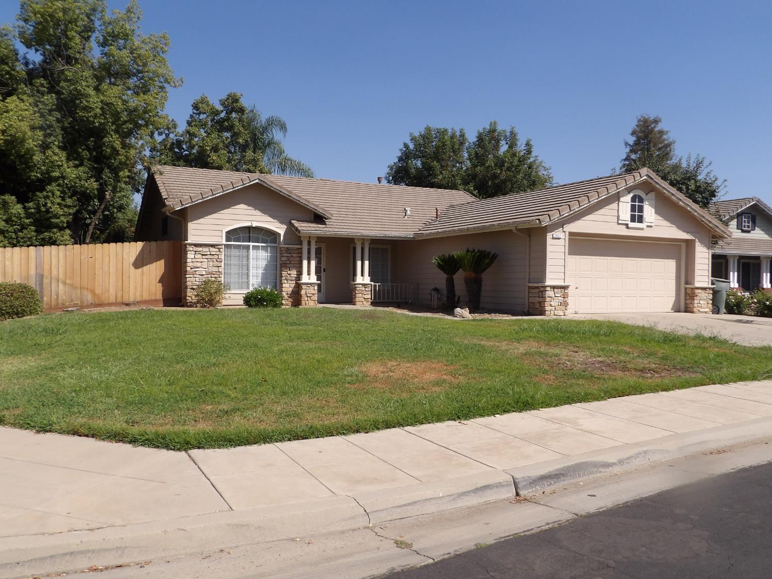 2837 Beverly Ave, Clovis, CA 93611