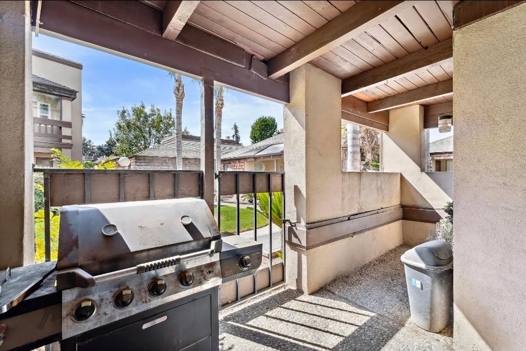 1166 Gem St #1, Tulare, CA 93274