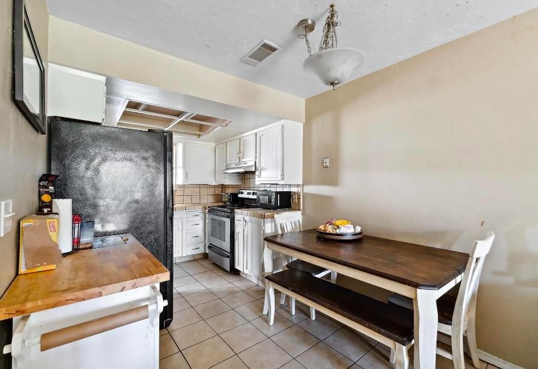 1166 Gem St #1, Tulare, CA 93274