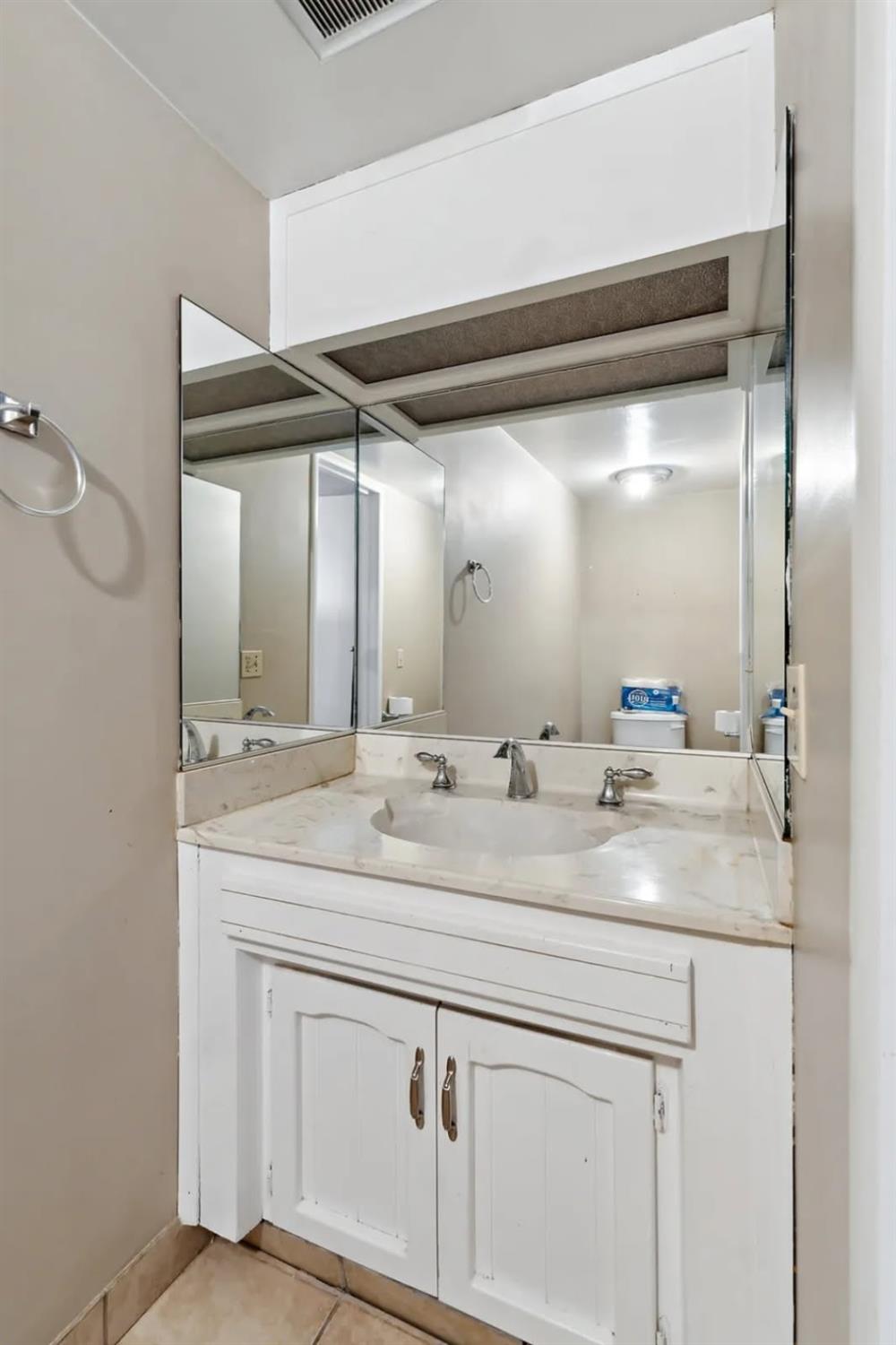 1166 Gem St #1, Tulare, CA 93274