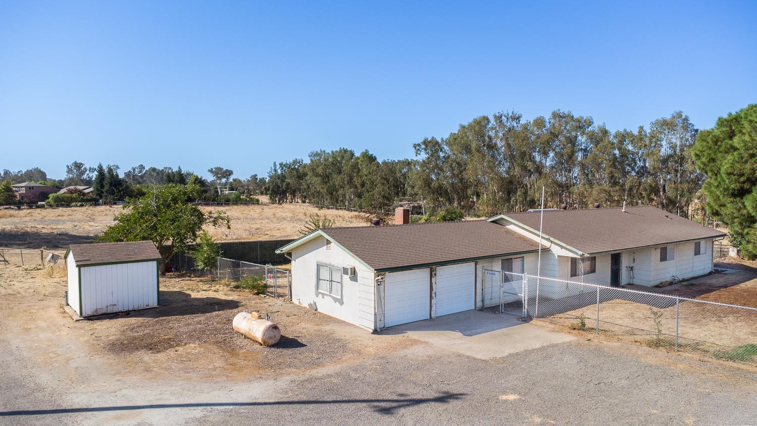 11495 E Herndon Ave, Clovis, CA 93619