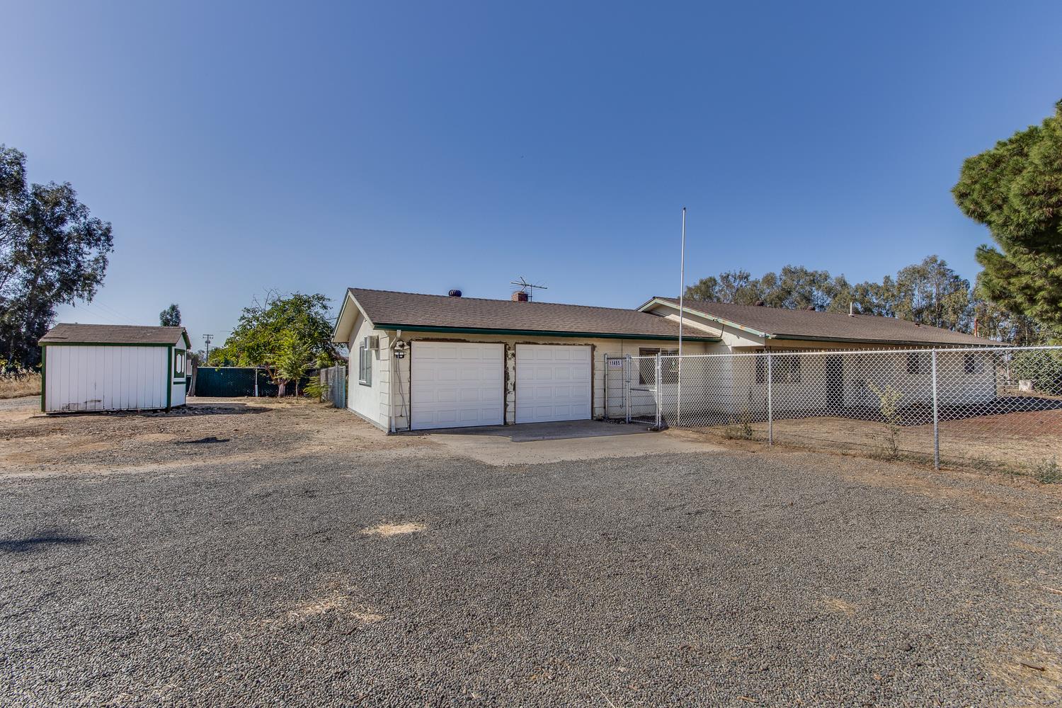 11495 E Herndon Ave, Clovis, CA 93619
