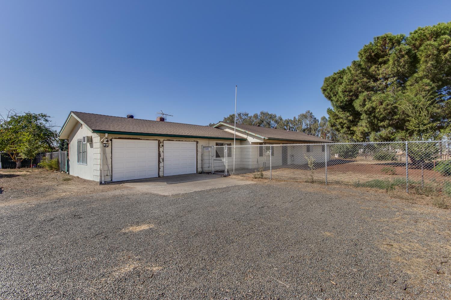 11495 E Herndon Ave, Clovis, CA 93619