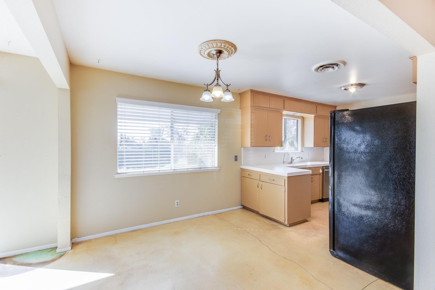 11495 E Herndon Ave, Clovis, CA 93619