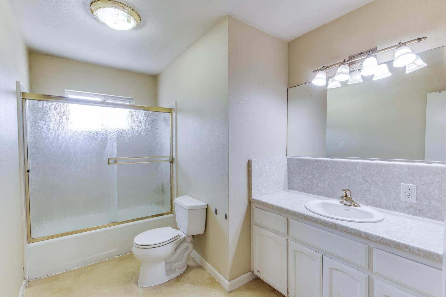 11495 E Herndon Ave, Clovis, CA 93619