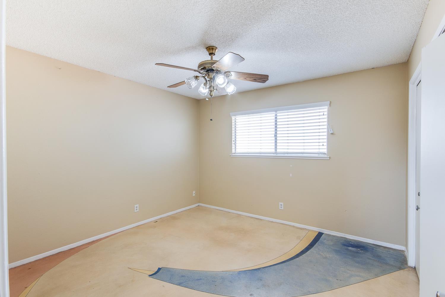 11495 E Herndon Ave, Clovis, CA 93619
