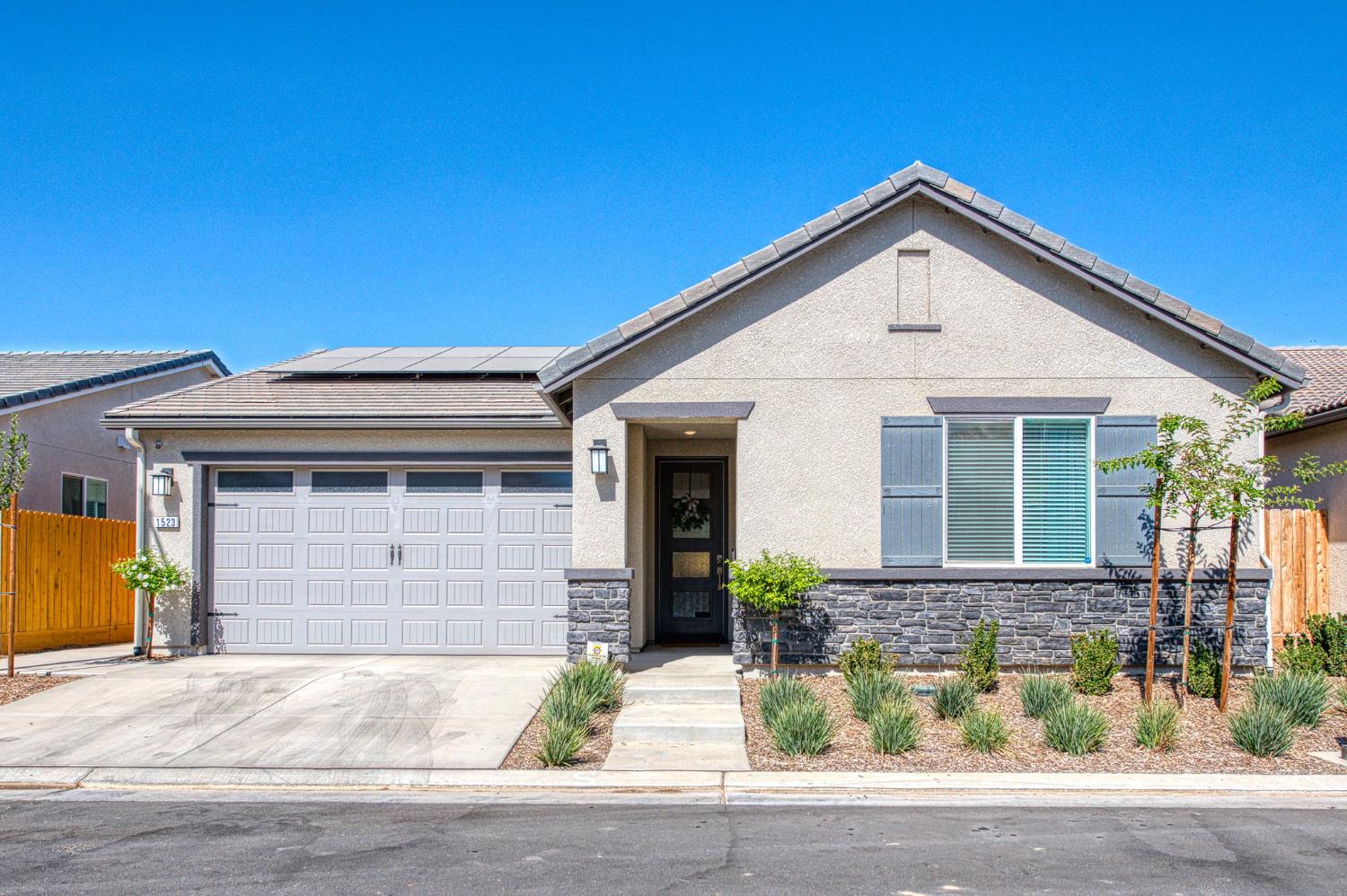 1523 Bloom Ln, Clovis, CA 93619