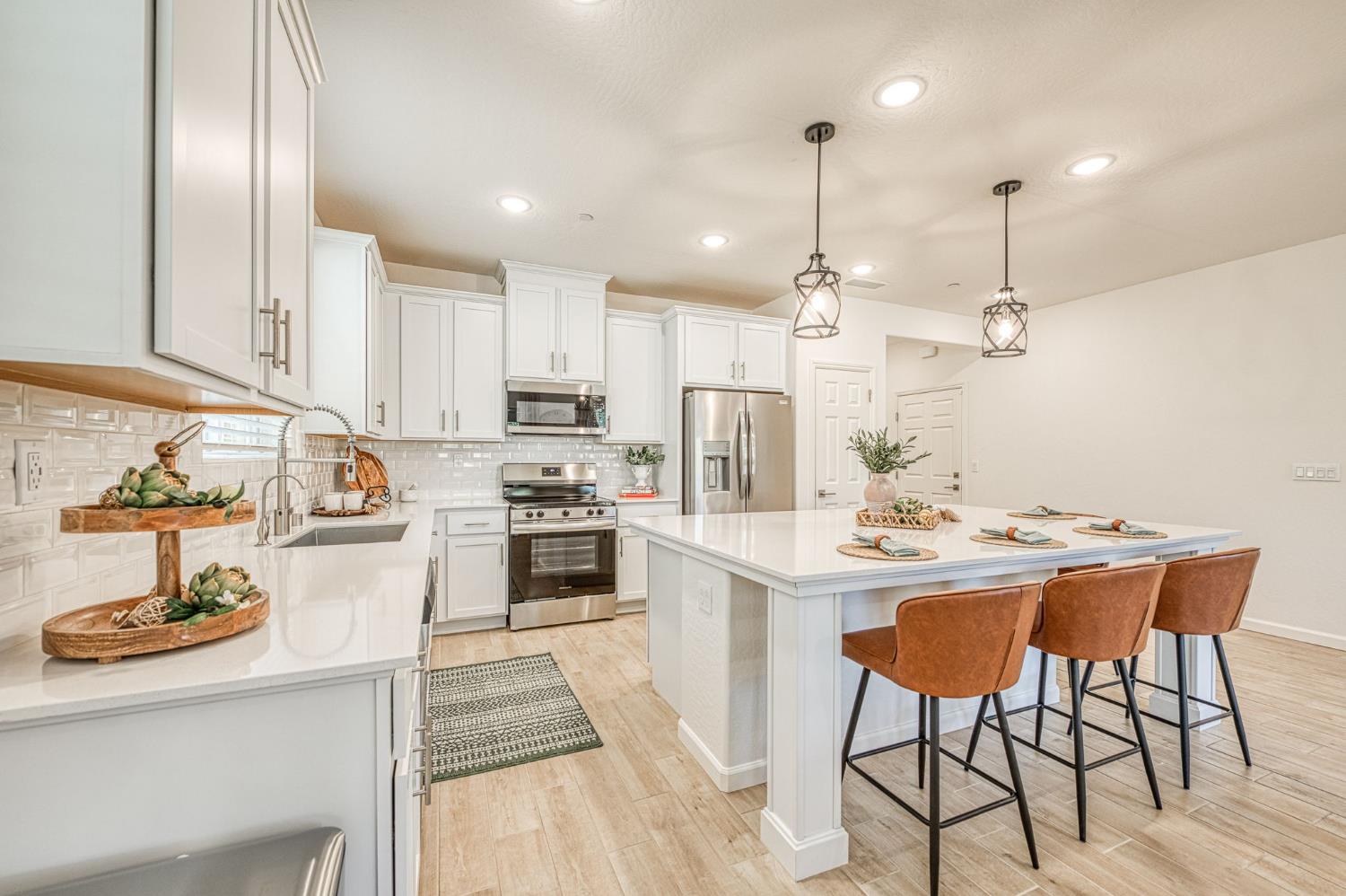 1523 Bloom Ln, Clovis, CA 93619