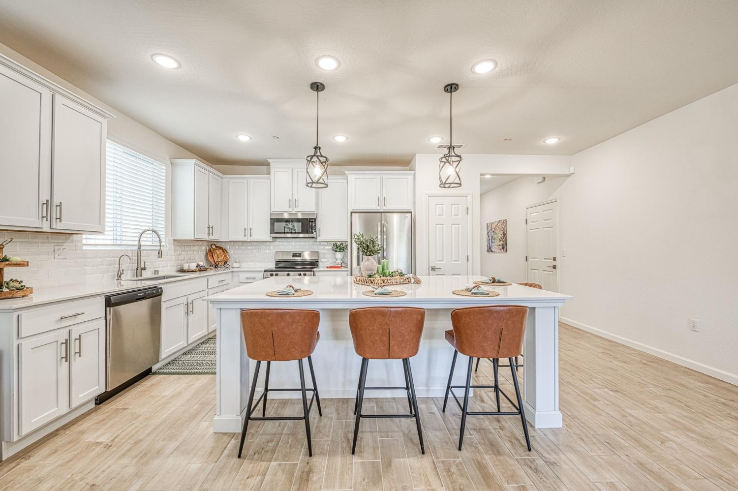 1523 Bloom Ln, Clovis, CA 93619