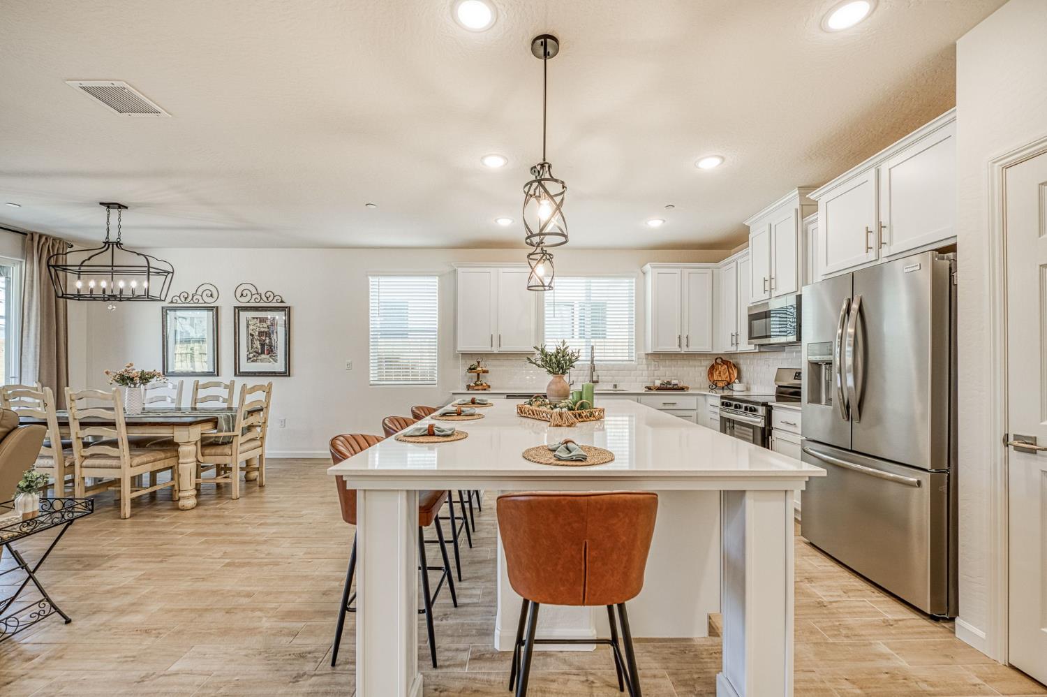1523 Bloom Ln, Clovis, CA 93619